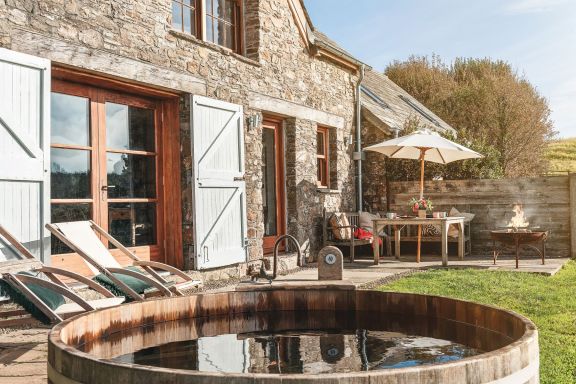 Hot Tub. Ivy Cove, Noss Mayo