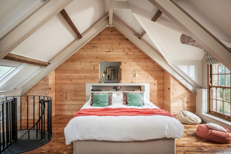 Bedroom with pitched ceiling, Ivy Cove, Noss Mayo