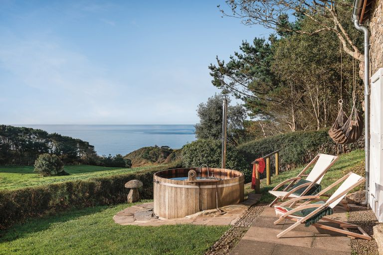 Hot tub, Ivy Cove, Noss Mayo