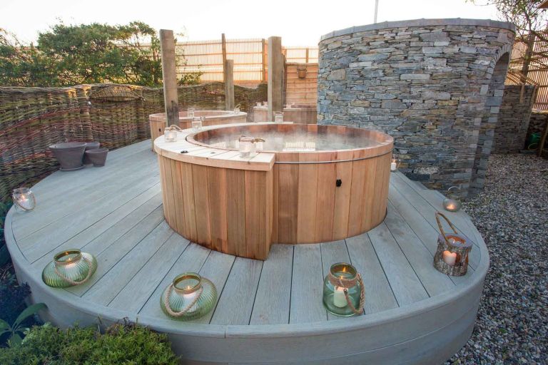 Wooden hot tub by Riviera Hot Tubs