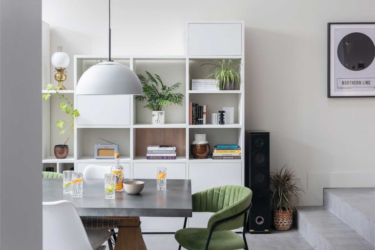 Kohtalo. Bookcase