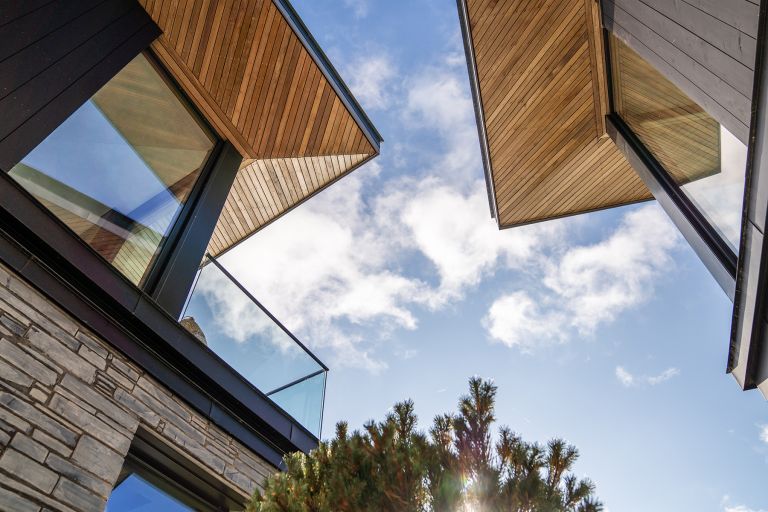 Labrador Bay House, Converging roof lines