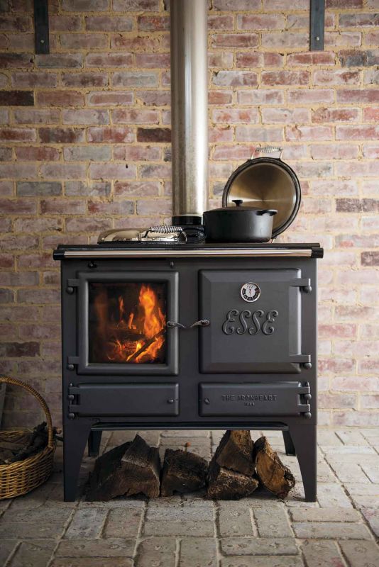 The Lionheart, a stove and cooker in one