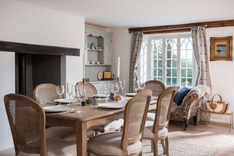 Novella dining room