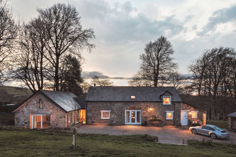 Pastourelle. Exterior of house in the evening