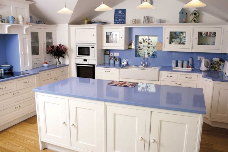 Coastal style kitchen by Inline Kitchens