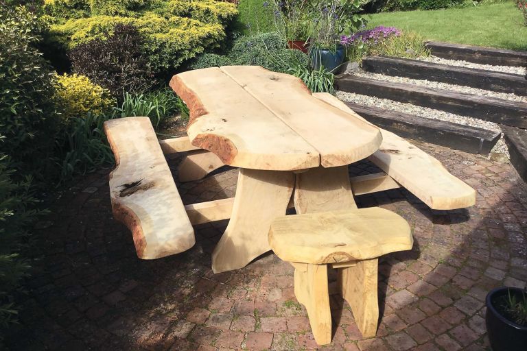 Traditional picnic table by Chunky Monkey